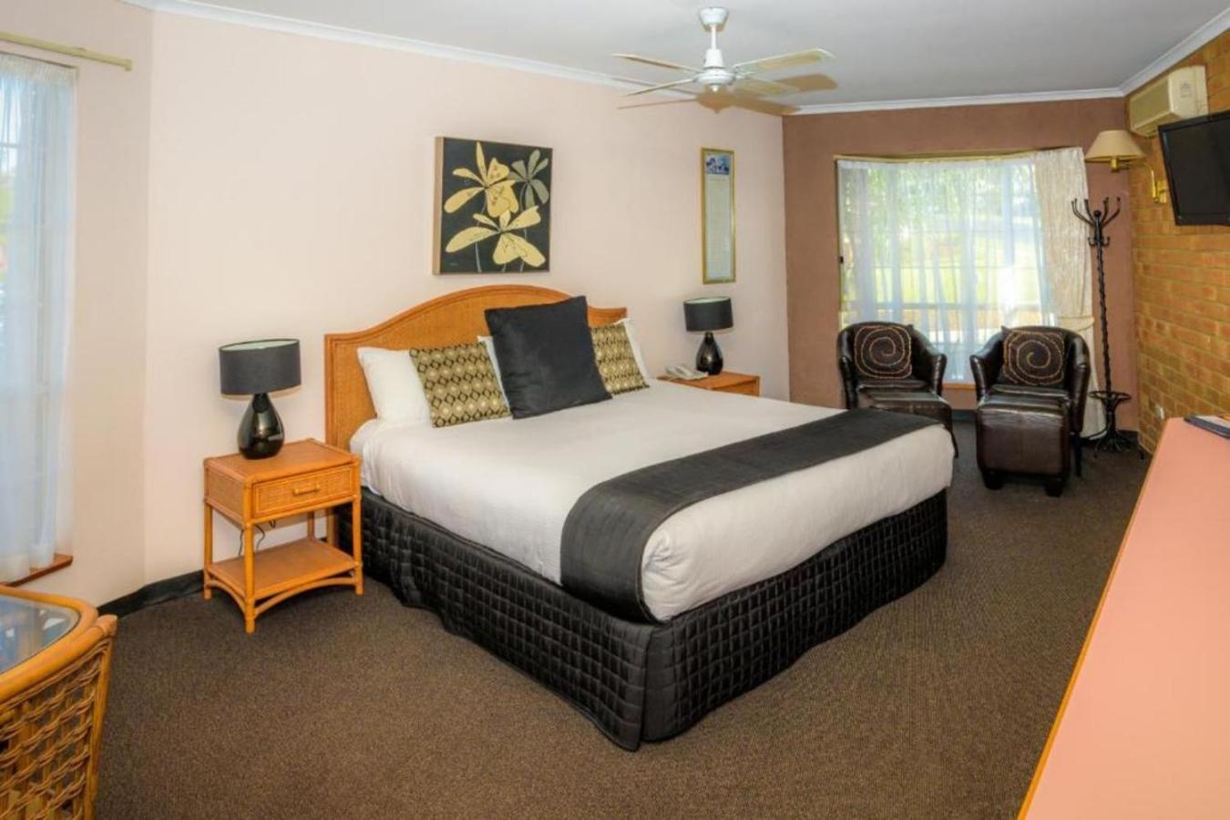 Sapphire Waters Motor Inn Merimbula Bagian luar foto